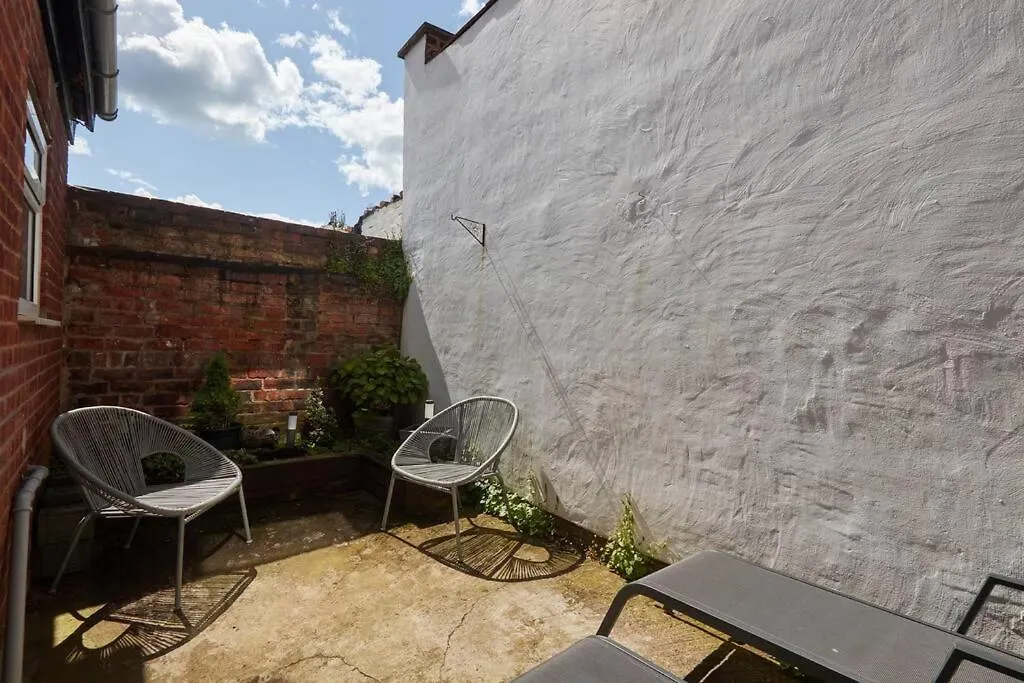 Delightful Central York House